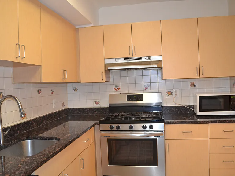 722 Quince Orchard Blvd #201 — Photo 9