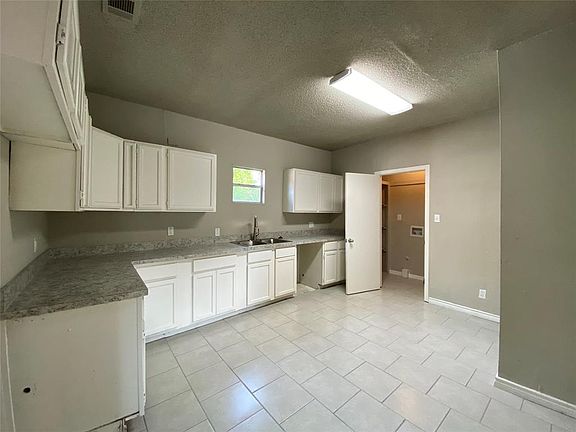 3rd image of 3926 S Denley Dr
