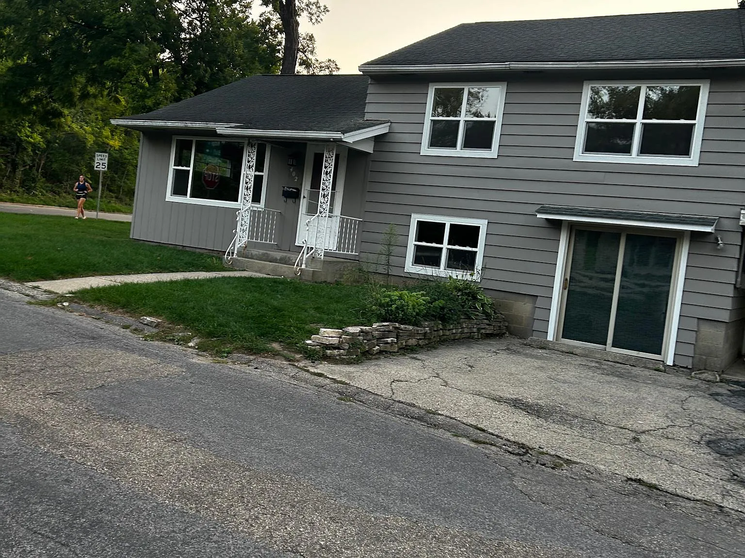 402 Ridge St — Photo 3
