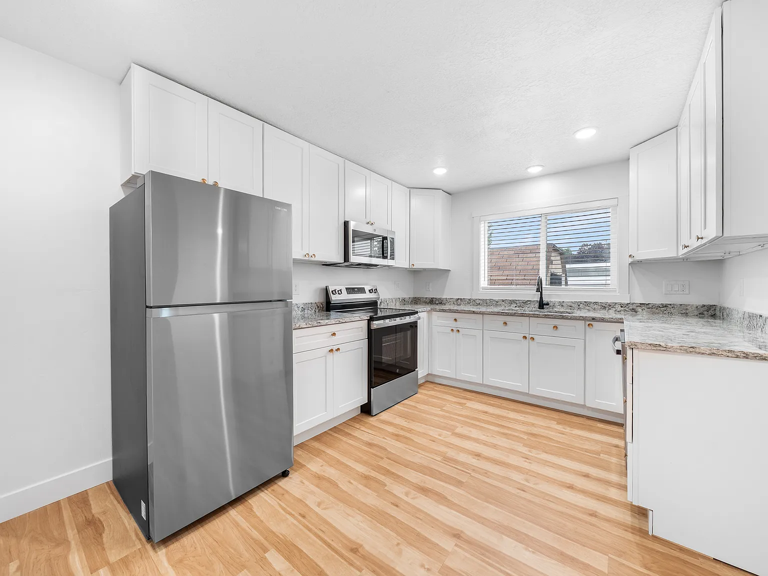 1150 E Glorieta Dr — Photo 2