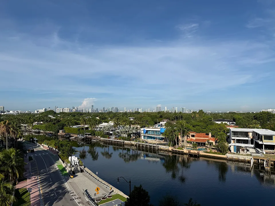 3200 Collins Ave #68