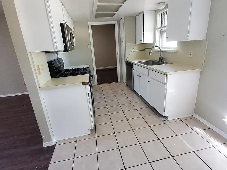 3025 Lambert Dr — Photo 11