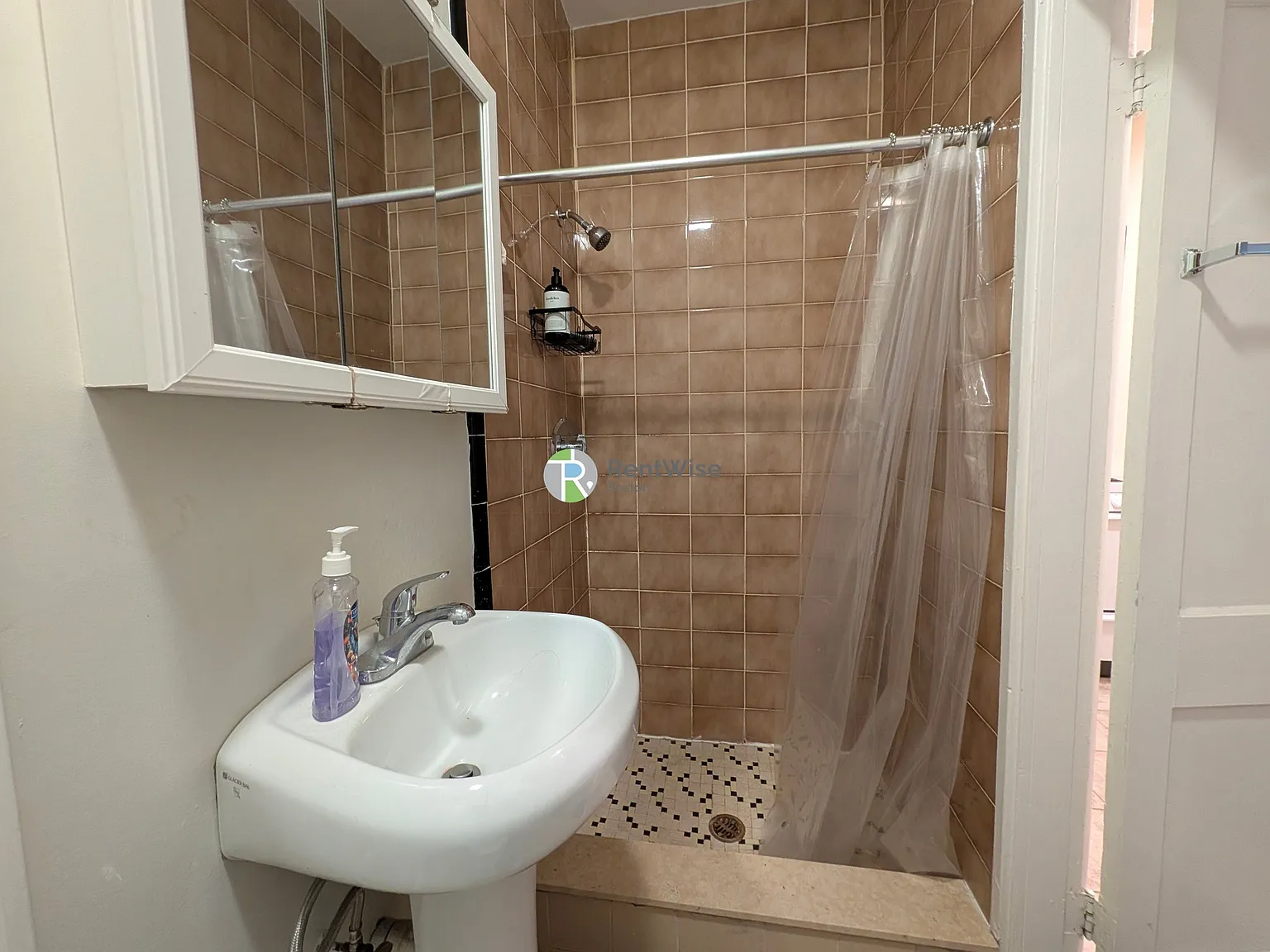 Studio, 350 sqft, $1,950 — Photo 4