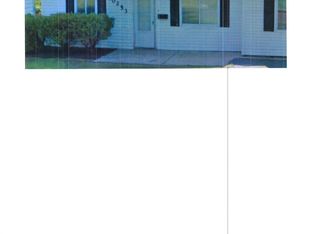 10253 Duke Dr, Saint Louis, MO 63136