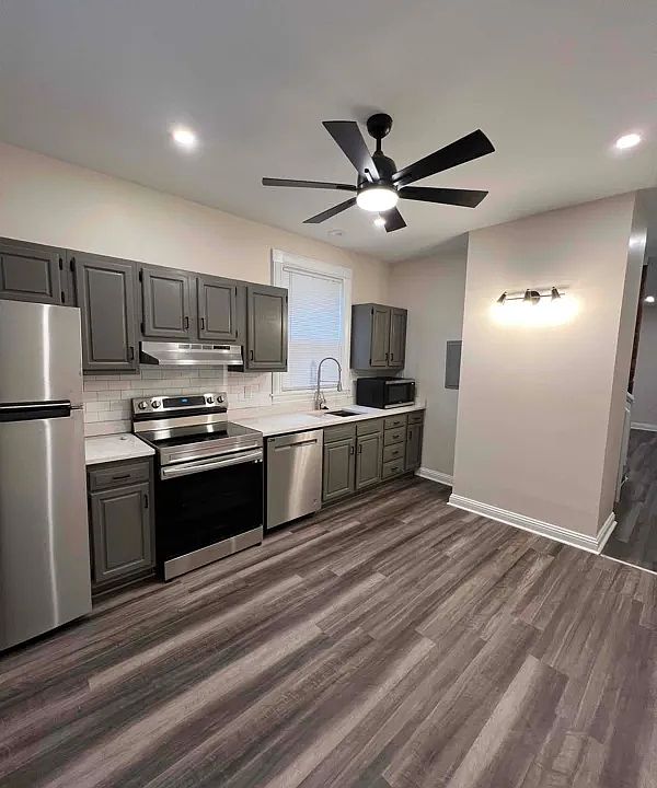 1st image of 521 Avery St Floor 2