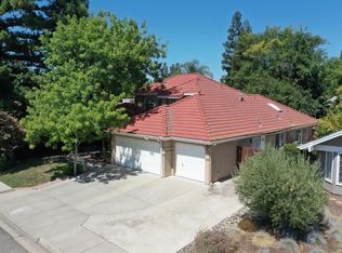 8233 N Yorktown Dr, Fresno, CA