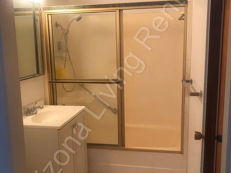 2639 Jamaica Blvd S — Photo 11