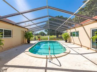 19220 S Saint Andrews Dr, Hialeah, FL 33015