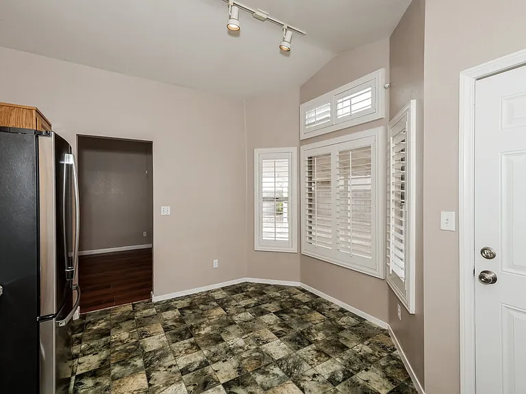 6125 Wild Berry Dr — Photo 7