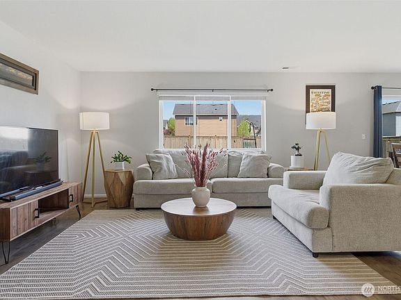 4th image of 17703 Oak Street