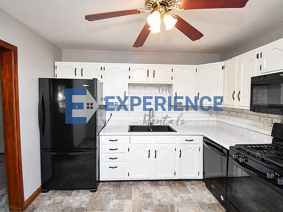 4th image of 900 S Marday Ave