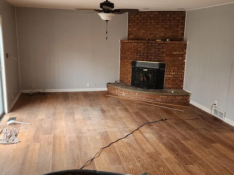 The den. It is very spacious, has lots of light. new vinyl flooring and ceiling fan. Walk out to the fenced backyard.
Don't want to tell you this but the beautiful wood fireplace is just for looks due to insurance requirements. sorry