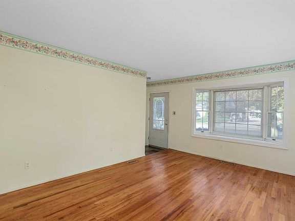 3rd image of 14726 Stonehouse Ave