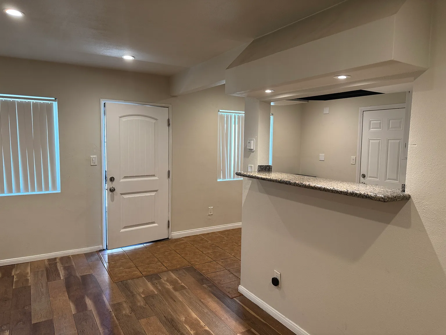 2 bed, 900 sqft, $2,125 — Photo 3