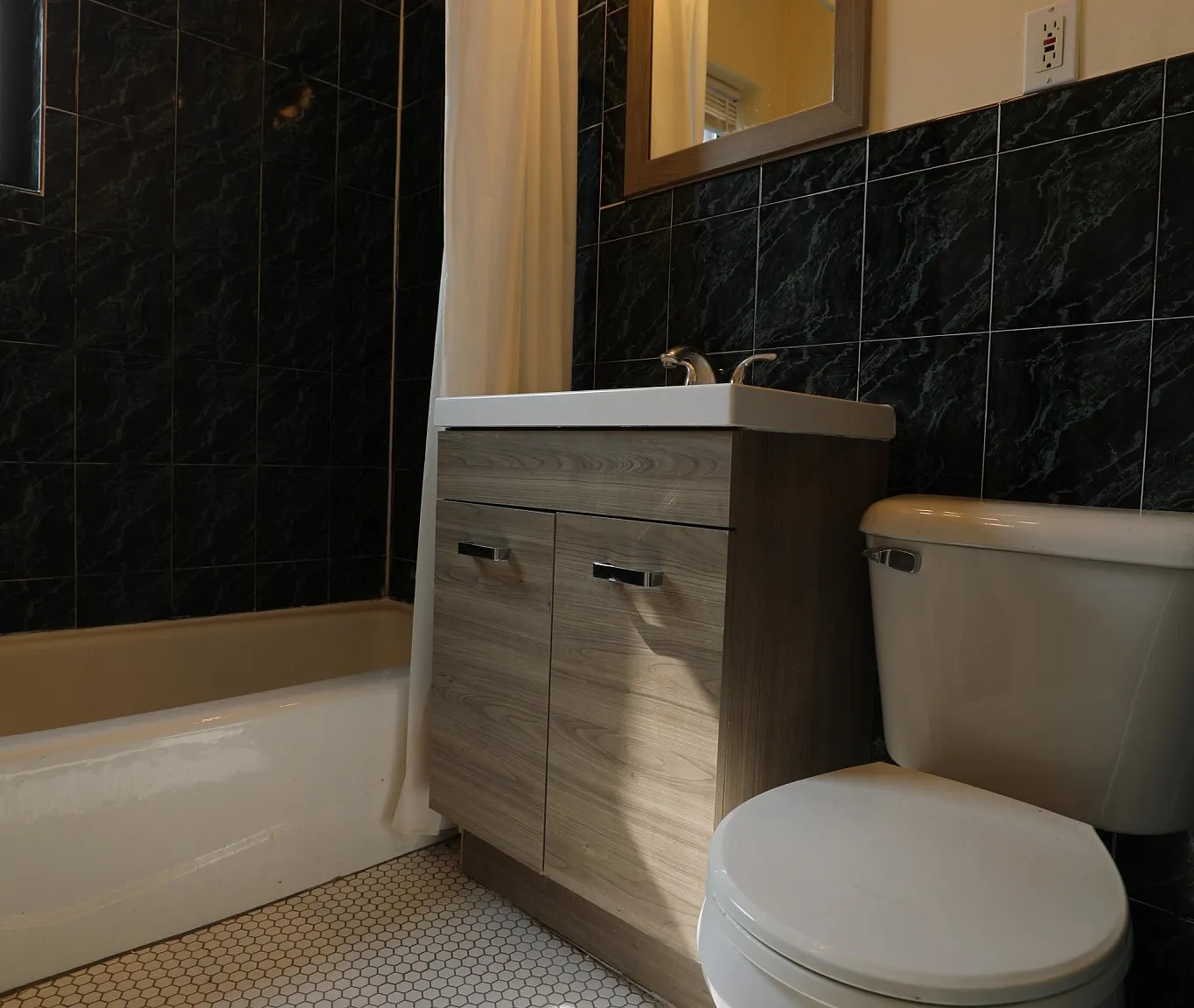 4 bed, 2.0 bath, $4,200 — Photo 4
