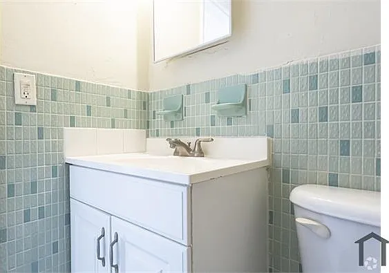 2 bed, 650 sqft, $2,556 — Photo 4