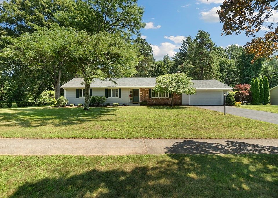 1st image of 83 Redfern Dr