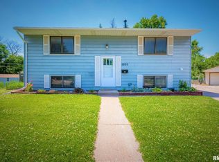 5005 44th Ave, Moline, IL 61265