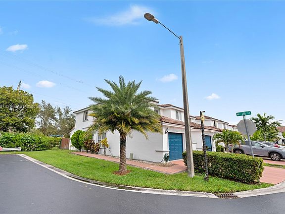 4th image of 11637 NW 48th Ln #11637