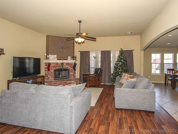 4th image of 20227 E 47th Pl