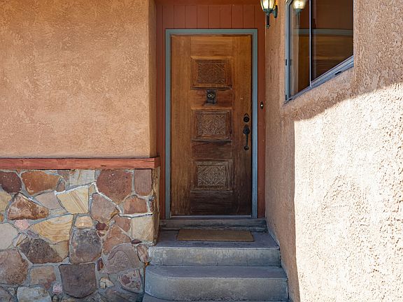 2nd image of 184 Rincon Loop Rd