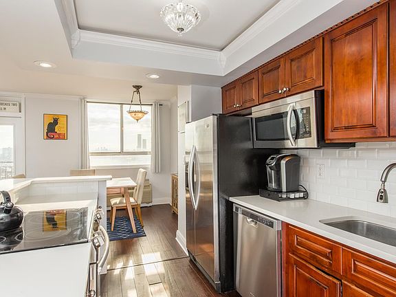 4th image of 100 Manhattan Ave APT 1716