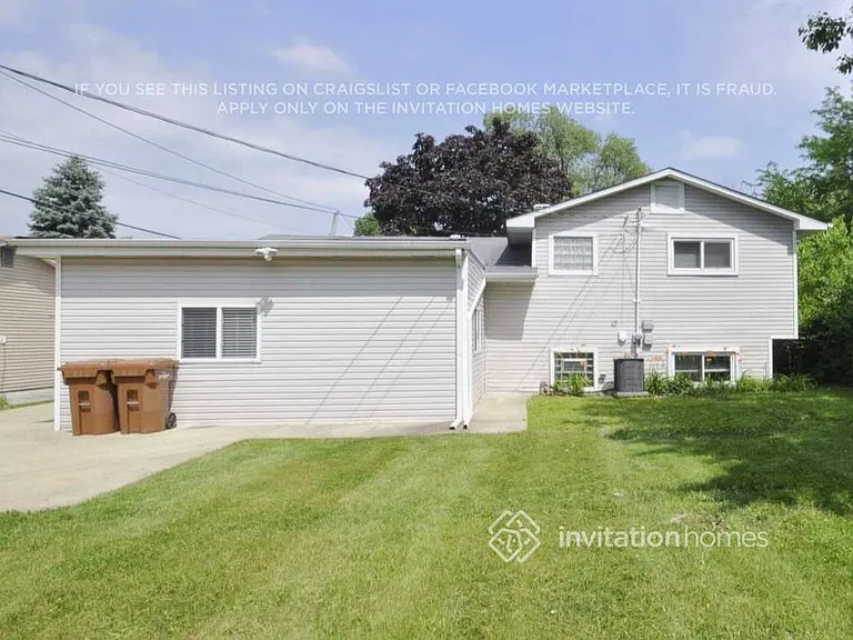 1694 Clifford St — Photo 3