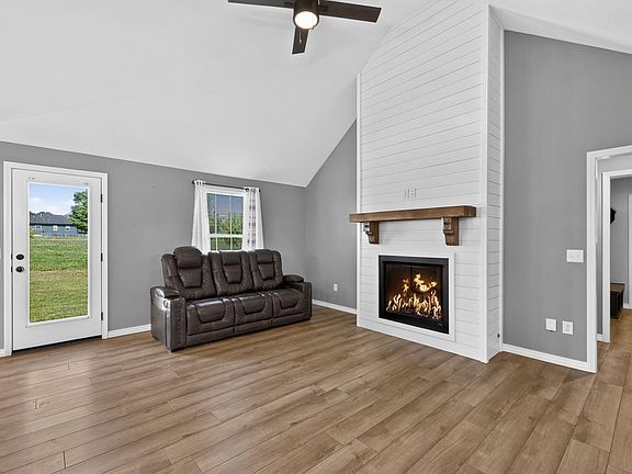 4th image of 1481 N Lyon Avenue