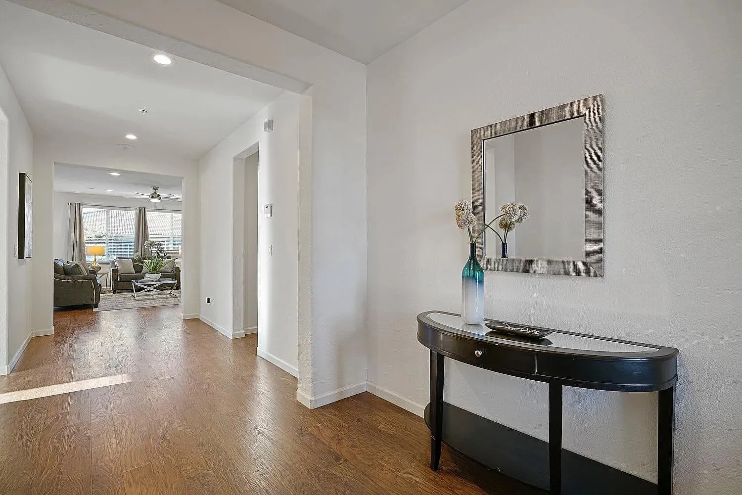 3 bed, 2.5 bath, 2300 sqft, $3,690 — Photo 3