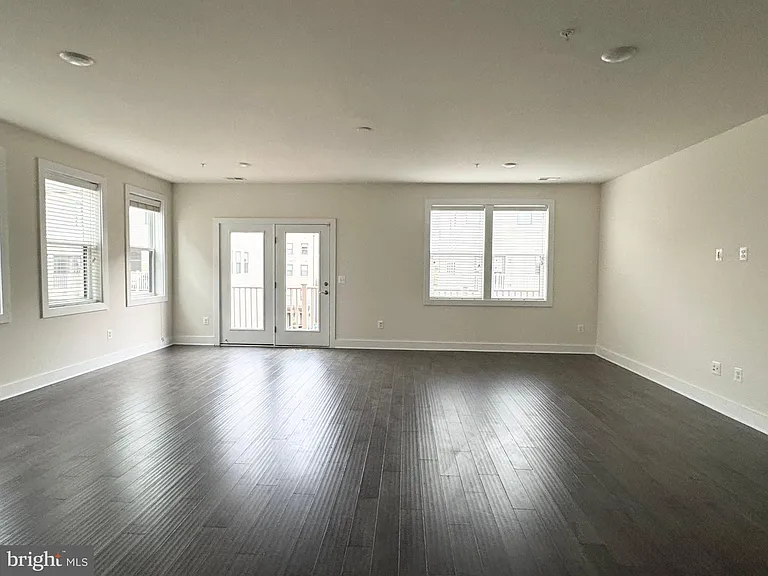 44858 Tiverton Sq — Photo 30