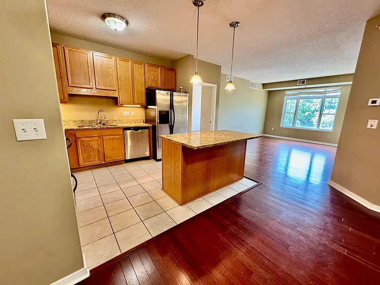 619 8th St SE #309 — Photo 4