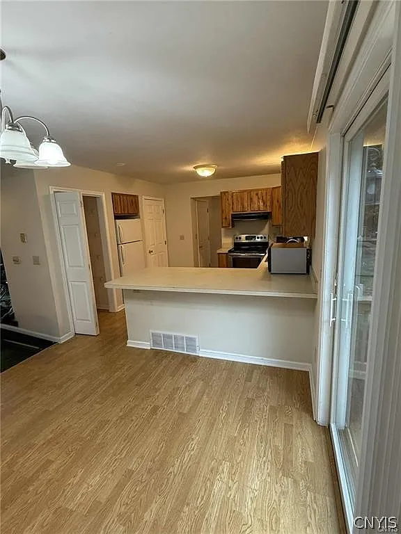 2 bed, 1.5 bath, 2676 sqft, $1,800 — Photo 4