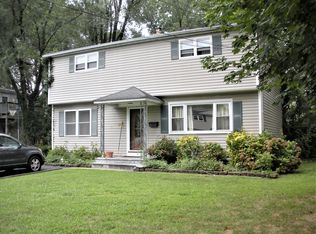 129 Trafford St, Shrewsbury, NJ 07702