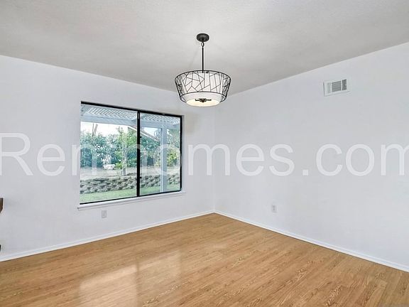 4th image of 17548 Tam O Shanter Dr