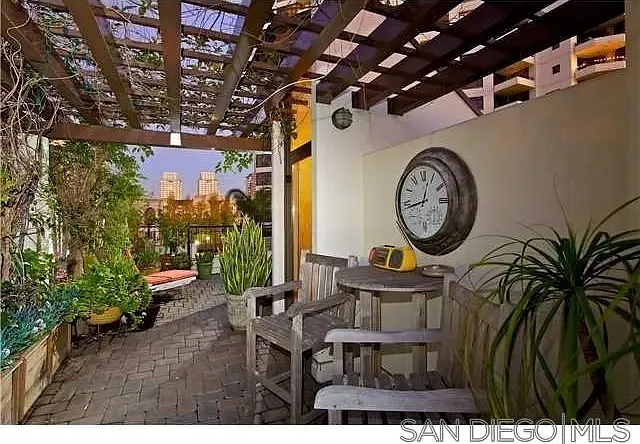 744 W Harbor Dr — Photo 7