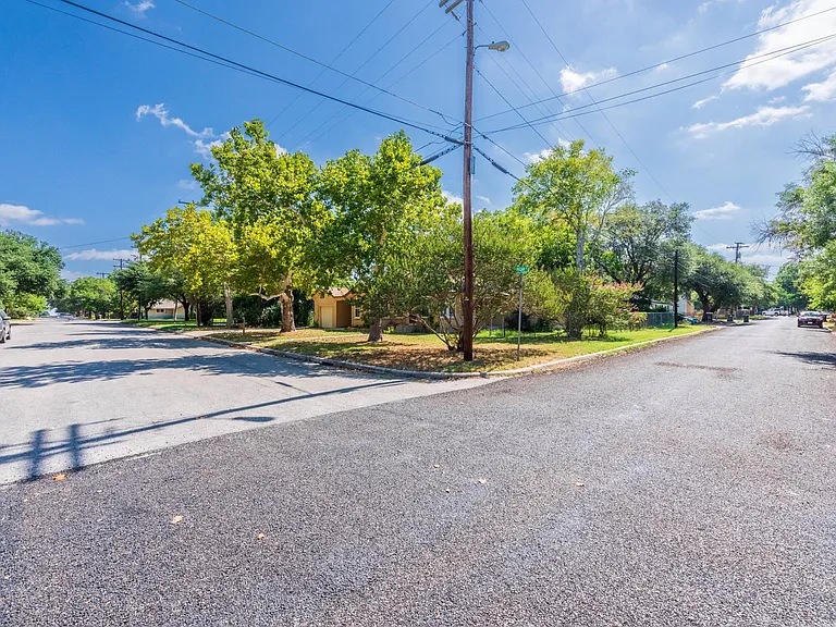 609 S Pecan Ave — Photo 13
