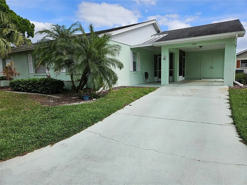 2 bed, 2.0 bath, 1008 sqft, $2,100 — Photo 2
