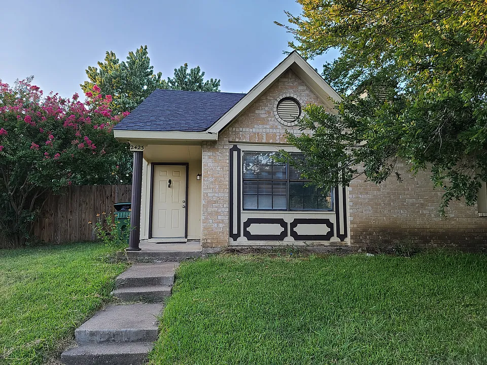 2423 Limestone Dr