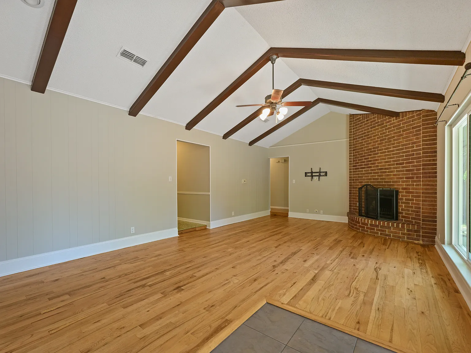 3 bed, 1340 sqft, $2,500 — Photo 3