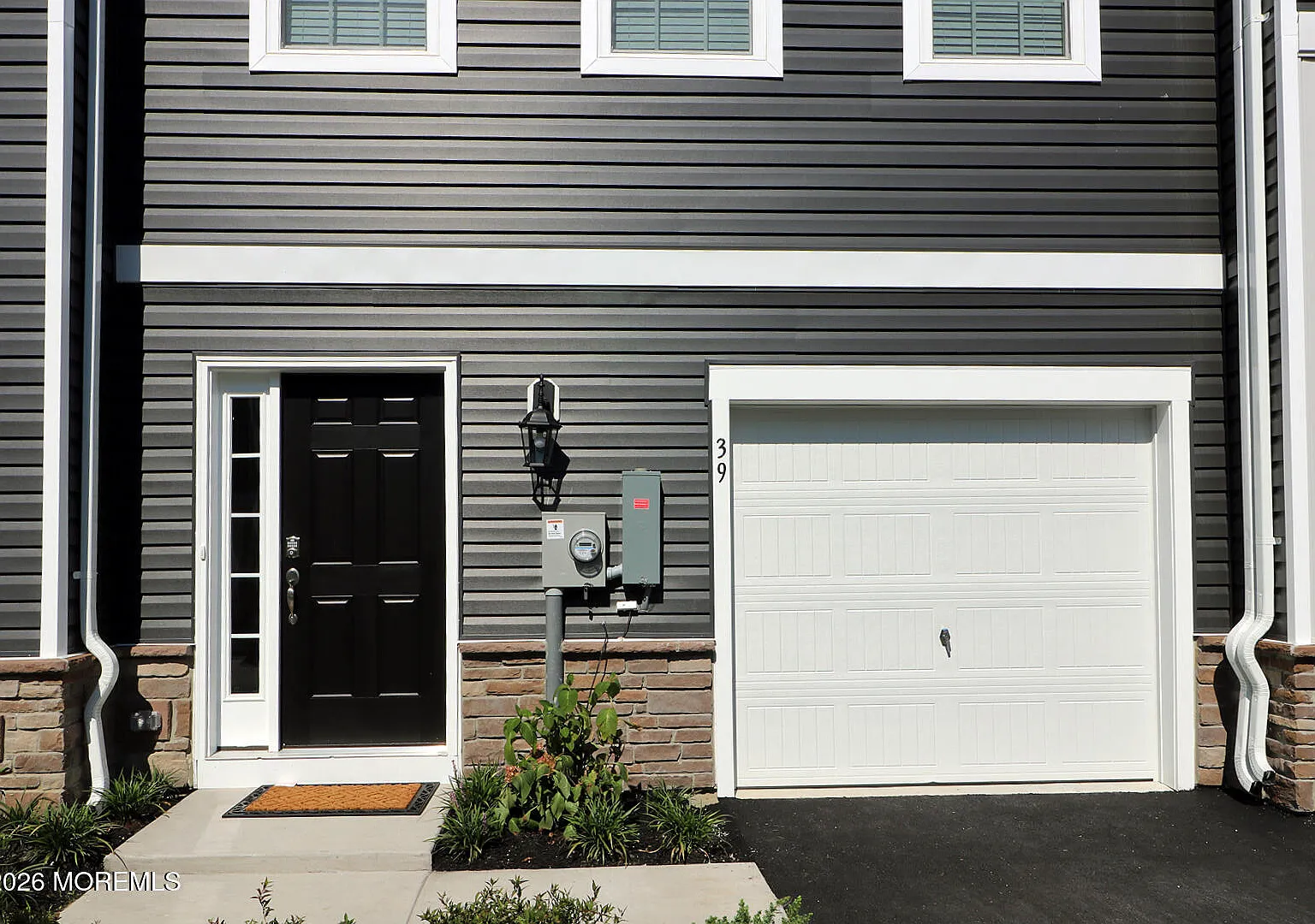 3 bed, 2.5 bath, 1925 sqft, $3,150 — Photo 2