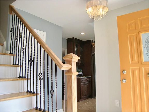 4th image of 23 Sandalwood Dr