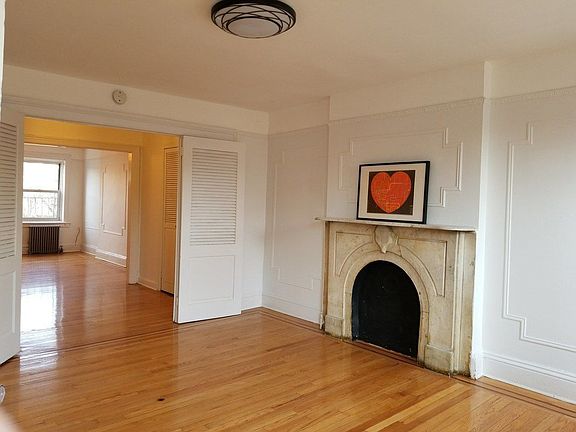 2nd image of 34 Tompkins Pl APT 4