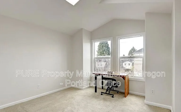 310 NE Morris St — Photo 19