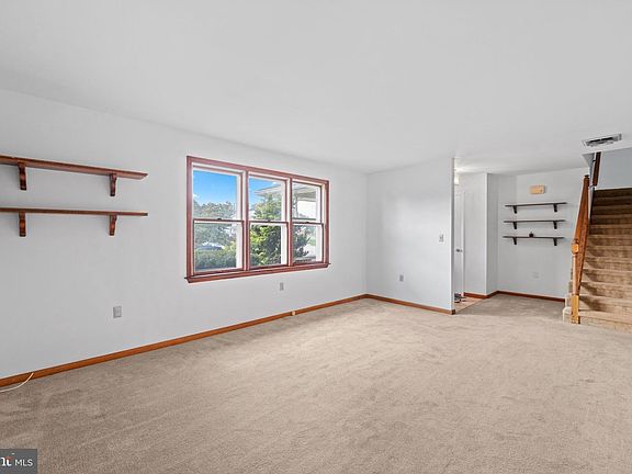 4th image of 903 Manor Dr