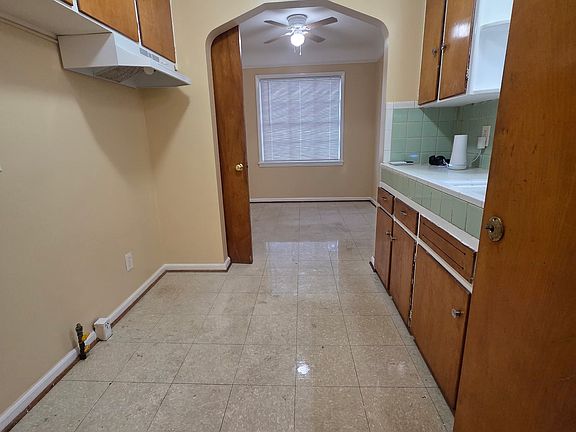 5th image of 7427 Abington Ave