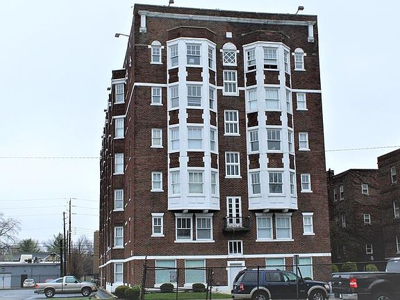 3rd image of 230 E 9th St APT 306
