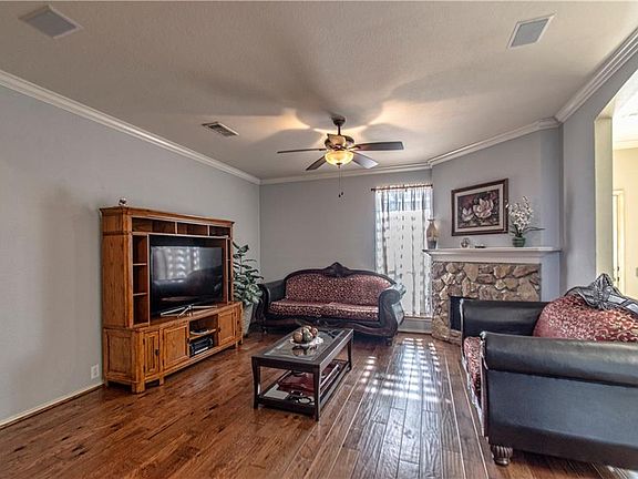 2nd image of 2305 Killarney Dr