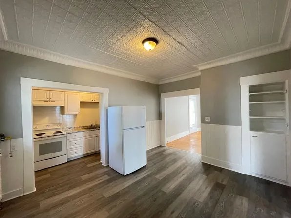 31 Pennacook St APT 1, Manchester, NH 03104