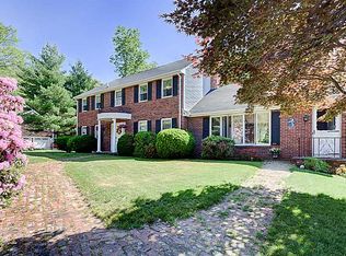 18 Woodcrest Dr, Cumberland, RI 02864