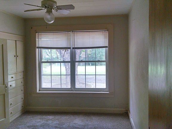3rd image of 142 Oaklawn St